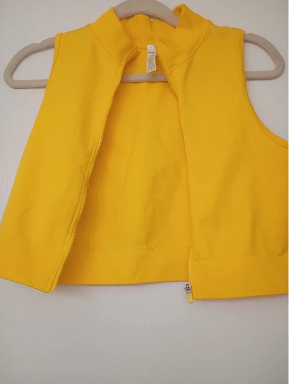 Fashion Nova Sport top size L/XL in Yellow